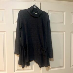 Maurice’s long sweater with front pockets M